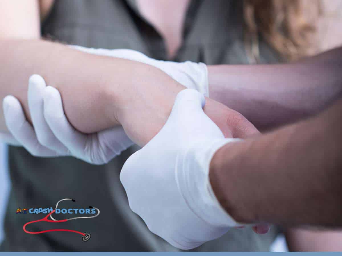 Chiropracto helping a Tendonitis Pain Relief After a Car Accident